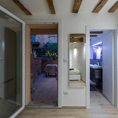Luxury Suite In The Center I Private Patio & Kitchen Болонья Экстерьер фото